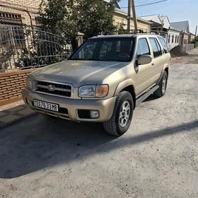 Nissan Pathfinder 2000