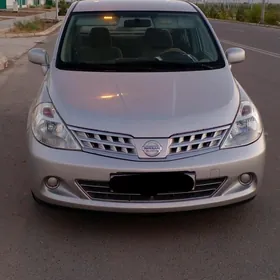 Nissan Tiida 2010