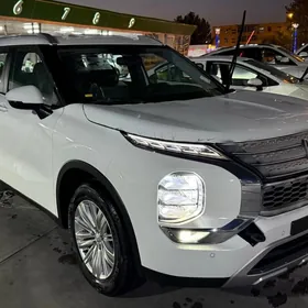 Mitsubishi Outlander 2024