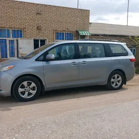 Toyota Sienna 2016