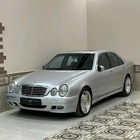Mercedes-Benz E320 2001