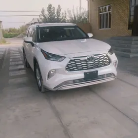 Toyota Highlander 2021