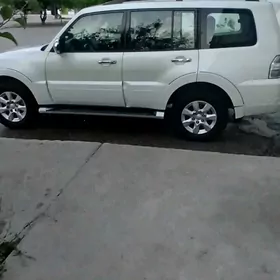 Mitsubishi Pajero 2013