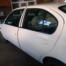 Nissan Primera 2000