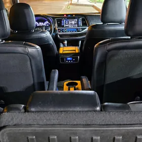Toyota Highlander 2019