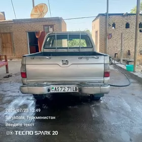 Mitsubishi L200 2003