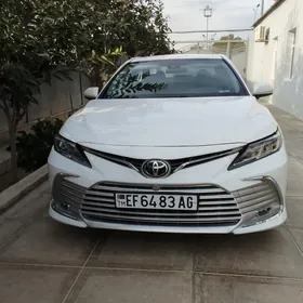 Toyota Camry 2021
