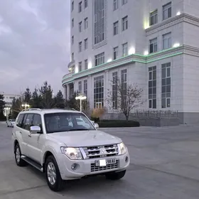 Mitsubishi Pajero 2014