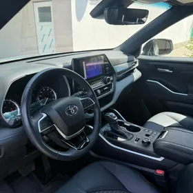 Toyota Highlander 2023