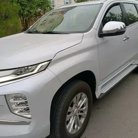Mitsubishi Pajero 2020