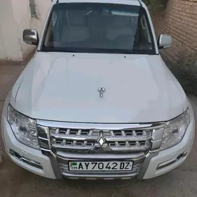 Mitsubishi Pajero 2015