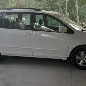 Toyota Sienna 2004