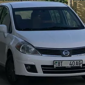 Nissan Versa 2011
