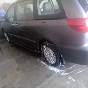 Toyota Sienna 2004