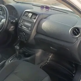 Nissan Versa 2015