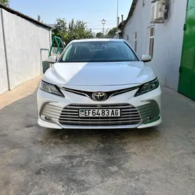 Toyota Camry 2021