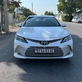 Toyota Camry 2021