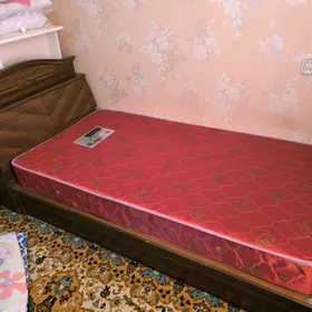 krowat bir adamlyk
