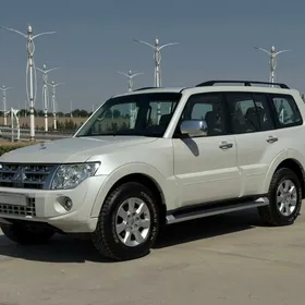 Mitsubishi Pajero 2013
