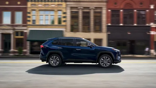 Toyota готовит крупное обновление для своего главного хита — RAV4