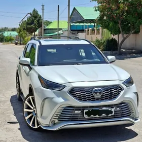 Toyota Highlander 2021