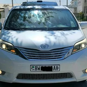 Toyota Sienna 2010