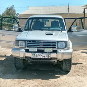 Mitsubishi Pajero 1993