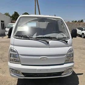 Hyundai H100 2025