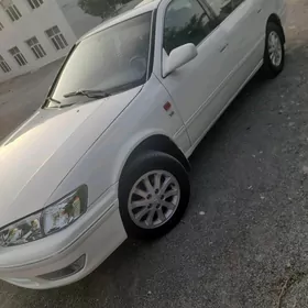 Toyota Camry 2000