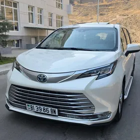 Toyota Sienna 2021
