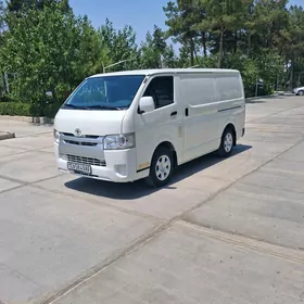 Toyota Hiace 2018