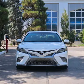 Toyota Camry 2018