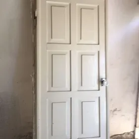 gapy,  дверь