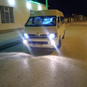 Toyota Hiace 2009
