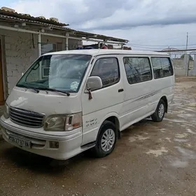 Toyota Hiace 2005