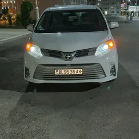 Toyota Sienna 2017