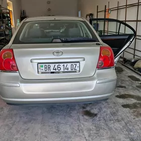 Toyota Avensis 2004