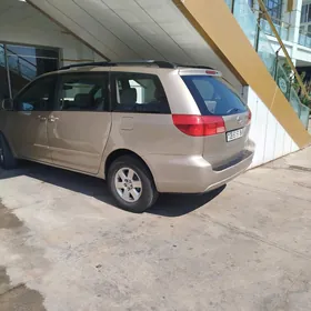 Toyota Sienna 2004