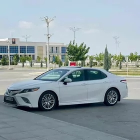 Toyota Camry 2019