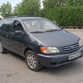 Toyota Sienna 2003