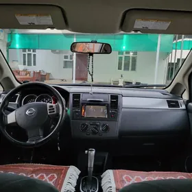 Nissan Versa 2010
