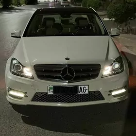 Mercedes-Benz C300 2012