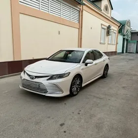 Toyota Camry 2021