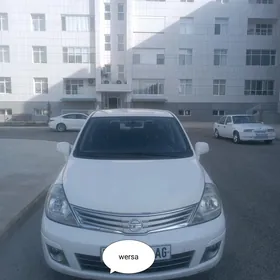 Nissan Versa 2012