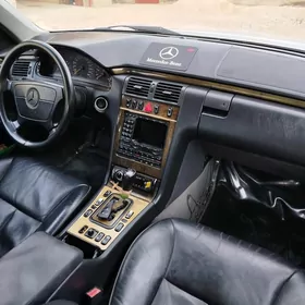 Mercedes-Benz E320 1999