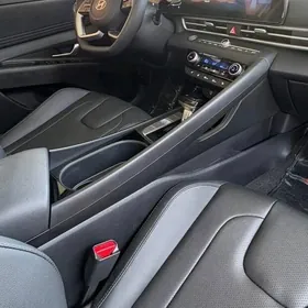 Hyundai Elantra 2024