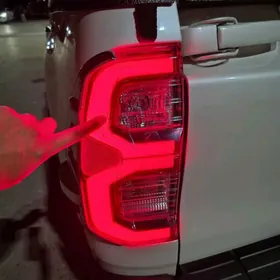 Yzky cyra Hilux 2021