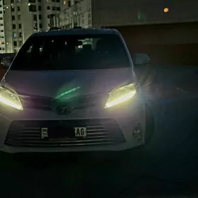 Toyota Sienna 2018