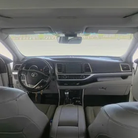 Toyota Highlander 2019