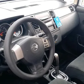 Nissan Versa 2011